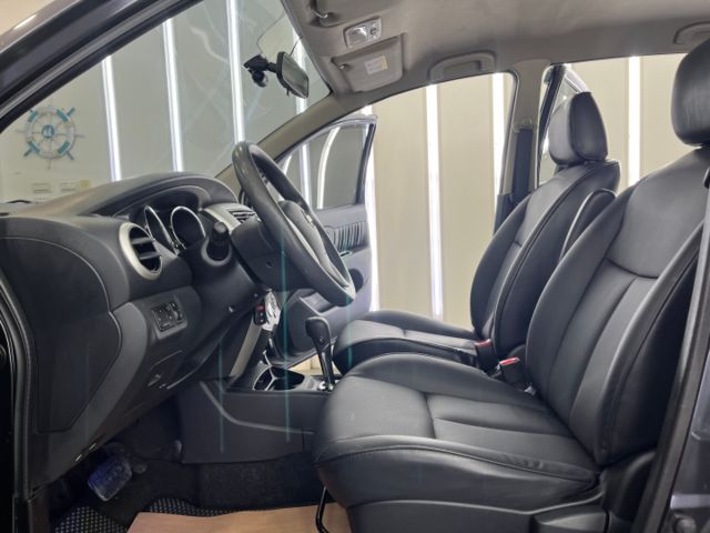 玉豐汽車✦Livina 豪華版 里程僅跑7萬多 全車原鈑件 皮椅.恆溫.前後雷達.導航.藍芽支援.倒車影像.  第7張相片