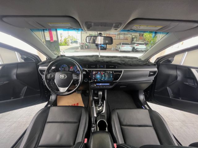 影片賞車✦ ALTIS 市場稀有Ｚ版 里程少跑 全車原鈑件 LED大燈.免鑰匙.天窗.快撥.定速.導航.Car Play  第11張相片