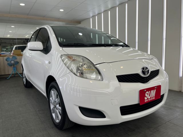 影片賞車✦小鴨Ｇ版 里程僅跑15萬 全車原鈑件  鐵圈.皮椅.方控.電動摺疊後視鏡.恆溫空調.抬頭顯示幕  第2張相片