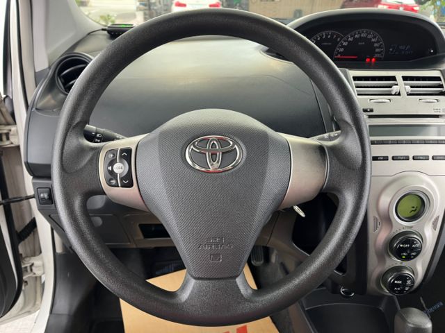 影片賞車✦小鴨Ｇ版 里程僅跑15萬 全車原鈑件  鐵圈.皮椅.方控.電動摺疊後視鏡.恆溫空調.抬頭顯示幕  第13張相片
