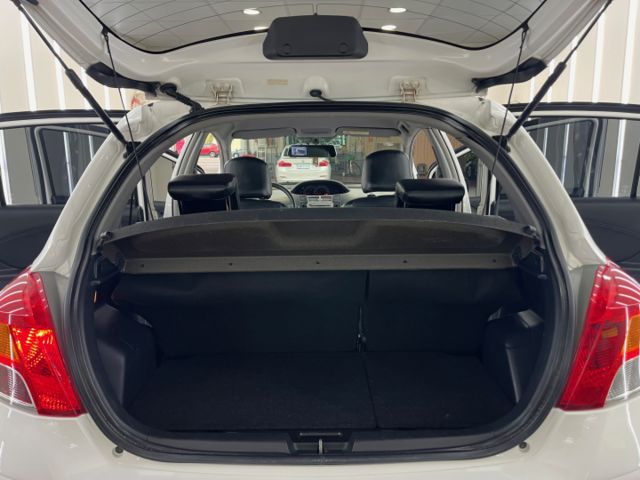 影片賞車✦小鴨Ｇ版 里程僅跑15萬 全車原鈑件  鐵圈.皮椅.方控.電動摺疊後視鏡.恆溫空調.抬頭顯示幕  第20張相片