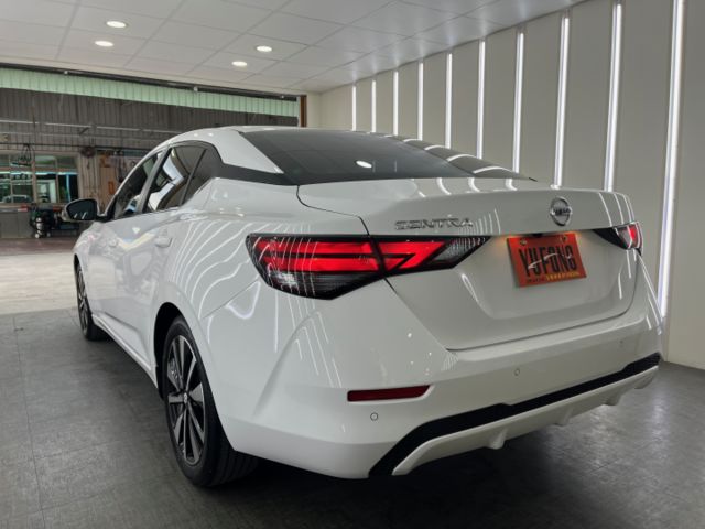 影片賞車✦Super Sentra 尊爵智駕版 里程僅跑1萬多 全車原鈑件 原廠新車保固中 盲點.360環景.LED頭燈  第5張相片
