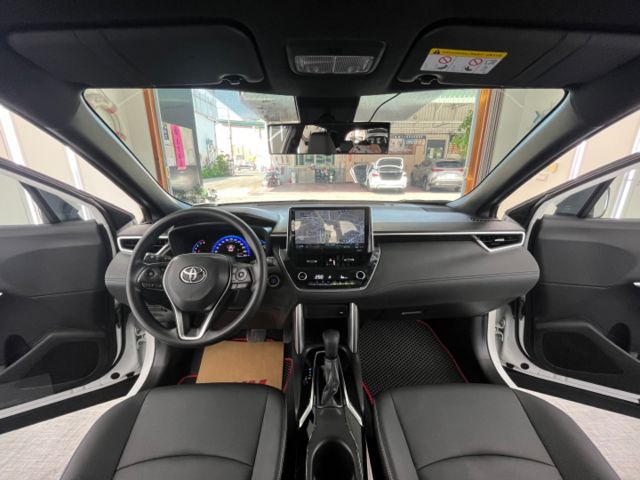 影片賞車✦Corolla Cross 汽油尊爵 里程僅跑2萬多 全車原鈑件 升級安卓大螢幕 LED頭尾燈.盲點.免鑰匙  第11張相片