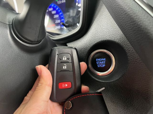 影片賞車✦Corolla Cross 汽油尊爵 里程僅跑2萬多 全車原鈑件 升級安卓大螢幕 LED頭尾燈.盲點.免鑰匙  第17張相片