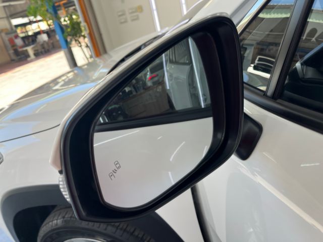影片賞車✦Corolla Cross 汽油尊爵 里程僅跑2萬多 全車原鈑件 升級安卓大螢幕 LED頭尾燈.盲點.免鑰匙  第19張相片