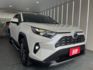 影片賞車✦ RAV4 油電Hybrid 里程僅跑4萬多 原廠升級精裝套件買到賺到！全車原鈑件 電尾門.環景.電動椅.導航  第2張縮圖