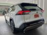 影片賞車✦ RAV4 油電Hybrid 里程僅跑4萬多 原廠升級精裝套件買到賺到！全車原鈑件 電尾門.環景.電動椅.導航  第3張縮圖