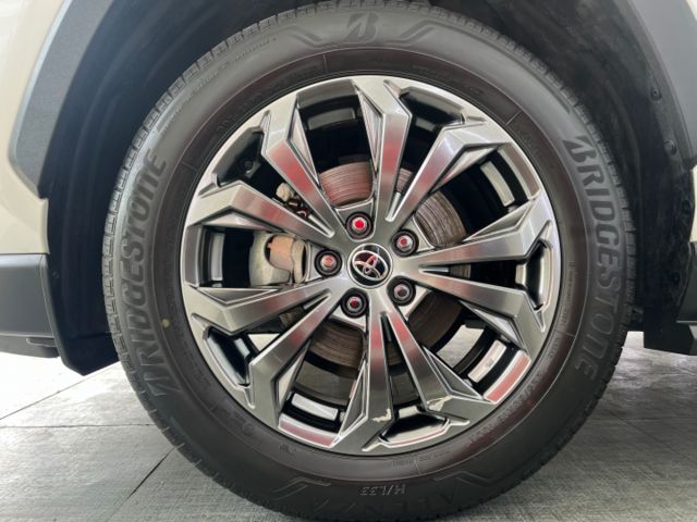 影片賞車✦ RAV4 油電Hybrid 里程僅跑4萬多 原廠升級精裝套件買到賺到！全車原鈑件 電尾門.環景.電動椅.導航  第5張相片