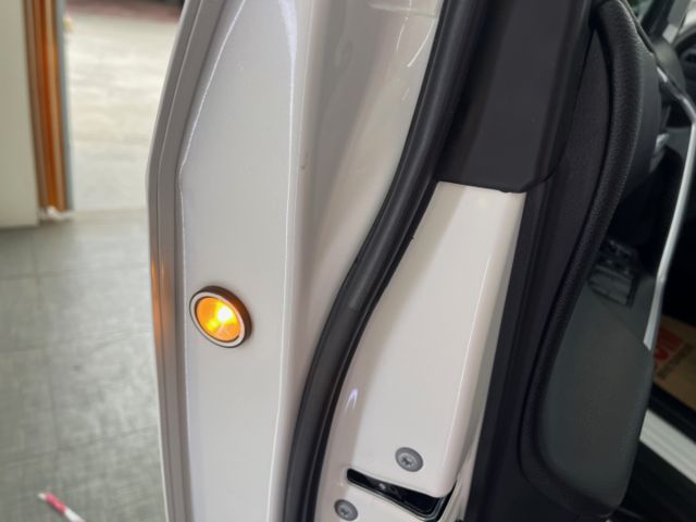 影片賞車✦ RAV4 油電Hybrid 里程僅跑4萬多 原廠升級精裝套件買到賺到！全車原鈑件 電尾門.環景.電動椅.導航  第9張相片