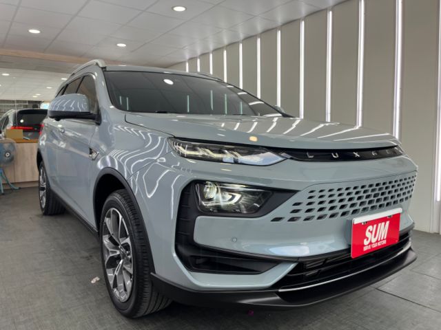影片賞車✦URX Neo 7人樂活版 里程僅跑2萬 全車原鈑件 原廠新車保固中  第2張相片