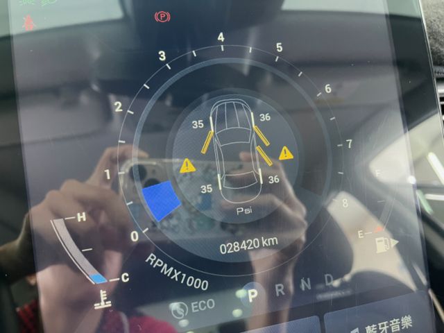 影片賞車✦URX Neo 7人樂活版 里程僅跑2萬 全車原鈑件 原廠新車保固中  第13張相片
