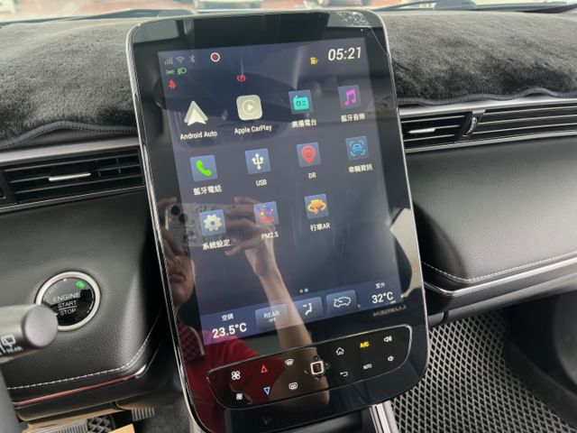 影片賞車✦URX Neo 7人樂活版 里程僅跑2萬 全車原鈑件 原廠新車保固中  第14張相片