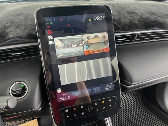 影片賞車✦URX Neo 7人樂活版 里程僅跑2萬 全車原鈑件 原廠新車保固中  第15張相片