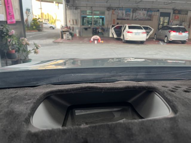 影片賞車✦URX Neo 7人樂活版 里程僅跑2萬 全車原鈑件 原廠新車保固中  第18張相片