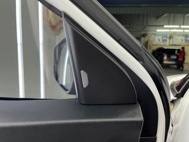 影片賞車✦ KICKS 智行旗艦最頂級 里程僅跑1萬多 全車原鈑件 LED頭燈.360環景.盲點.Car Play  第17張相片