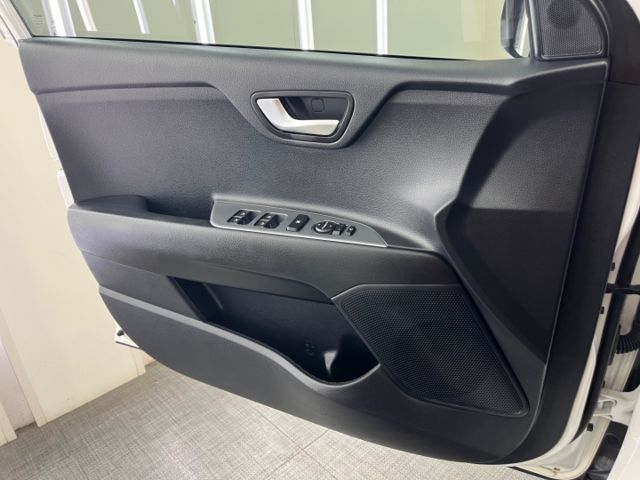 影片賞車✦Stonic 1.0T輕油電 GT-Lin 最頂級 里程僅跑9000多 全車原鈑件 新車保固中  第8張相片