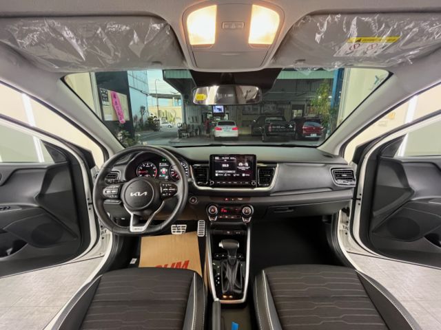 影片賞車✦Stonic 1.0T輕油電 GT-Lin 最頂級 里程僅跑9000多 全車原鈑件 新車保固中  第11張相片