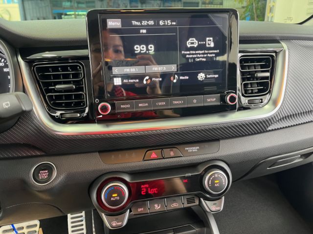 影片賞車✦Stonic 1.0T輕油電 GT-Lin 最頂級 里程僅跑9000多 全車原鈑件 新車保固中  第15張相片