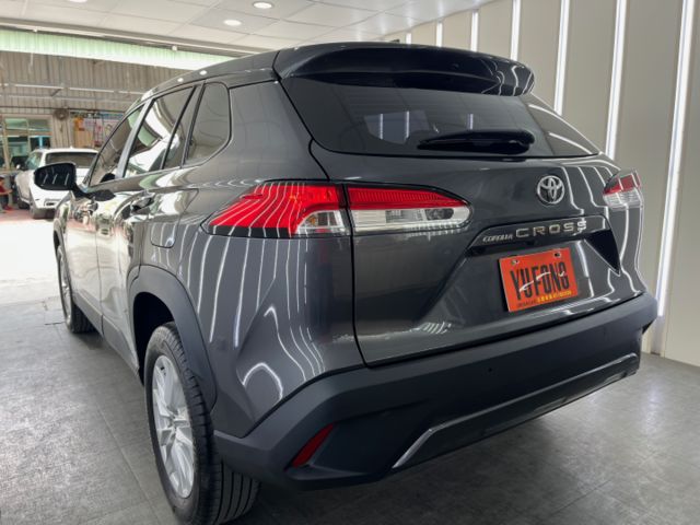 影片賞車✦Corolla Cross汽油豪華版 里程僅跑2萬多 全車原鈑件 免鑰匙.恆溫.Car Play 新車四年保固  第5張相片