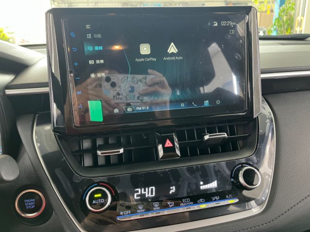 影片賞車✦Corolla Cross汽油豪華版 里程僅跑2萬多 全車原鈑件 免鑰匙.恆溫.Car Play 新車四年保固  第16張相片