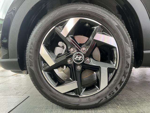 影片賞車✦Venue GLC懷特黑 里程僅跑1萬多 全車原鈑件 LED日行燈.盲點.環景.無線充.免鑰匙.導航  第6張相片
