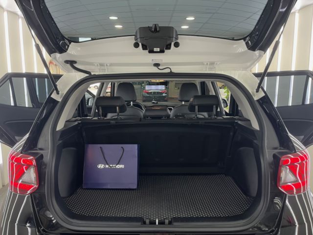 影片賞車✦Venue GLC懷特黑 里程僅跑1萬多 全車原鈑件 LED日行燈.盲點.環景.無線充.免鑰匙.導航  第20張相片
