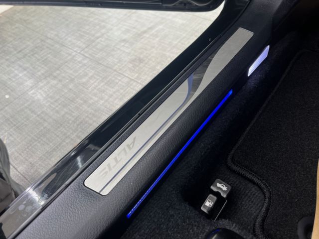 影片賞車✦ ALTIS Safety+ 里程僅跑9萬多 升級原廠精裝套件 全車原鈑件 MID儀表.免鑰匙.恆溫.導航  第17張相片