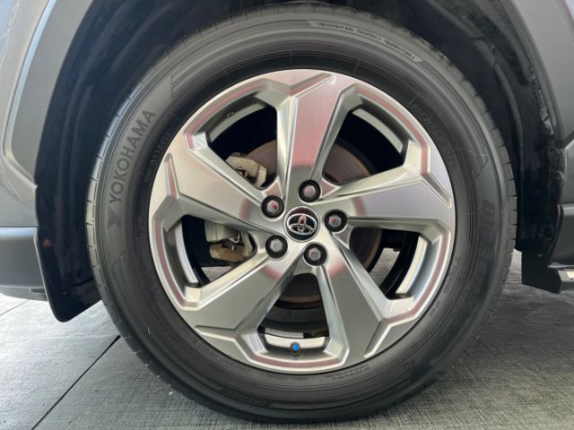 影片賞車✦ RAV4 旗艦版 里程僅跑4萬多 原廠升級精裝套件買到賺到！全車原鈑件 電尾門.環景.電動椅.導航  第5張相片