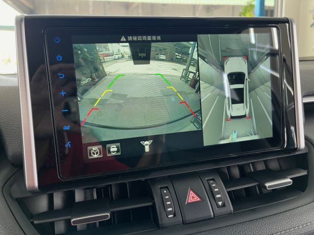 影片賞車✦ RAV4 旗艦版 里程僅跑4萬多 原廠升級精裝套件買到賺到！全車原鈑件 電尾門.環景.電動椅.導航  第17張相片