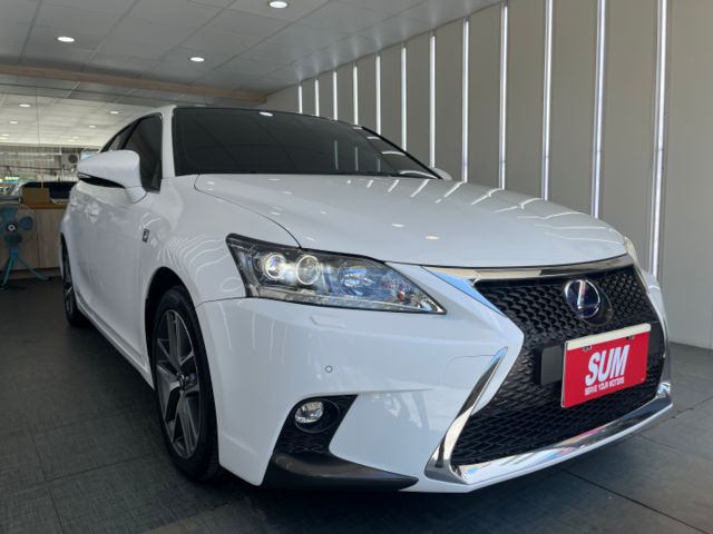 影片賞車✦ CT200h F Sport 里程跑15萬 全車原鈑件 F版專屬套件.LED頭燈.雙區恆溫.免鑰匙.自動雨刷  第2張相片