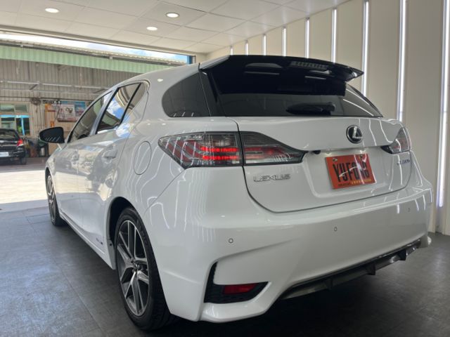 影片賞車✦ CT200h F Sport 里程跑15萬 全車原鈑件 F版專屬套件.LED頭燈.雙區恆溫.免鑰匙.自動雨刷  第4張相片