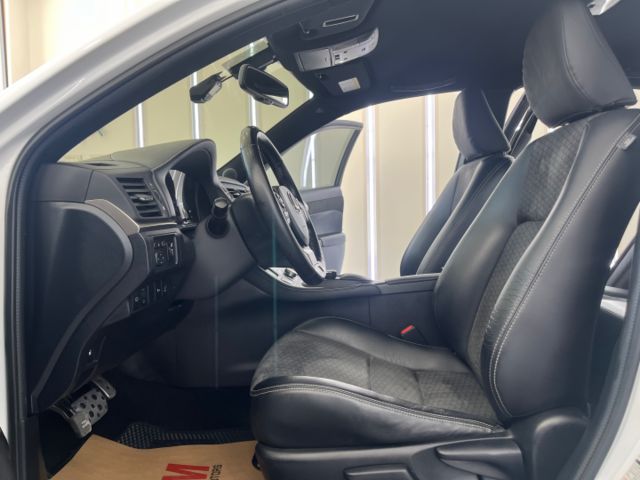 影片賞車✦ CT200h F Sport 里程跑15萬 全車原鈑件 F版專屬套件.LED頭燈.雙區恆溫.免鑰匙.自動雨刷  第7張相片