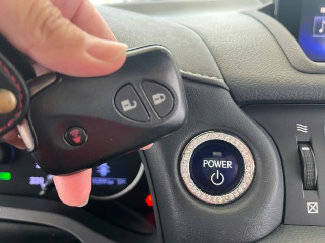 影片賞車✦ CT200h F Sport 里程跑15萬 全車原鈑件 F版專屬套件.LED頭燈.雙區恆溫.免鑰匙.自動雨刷  第15張相片