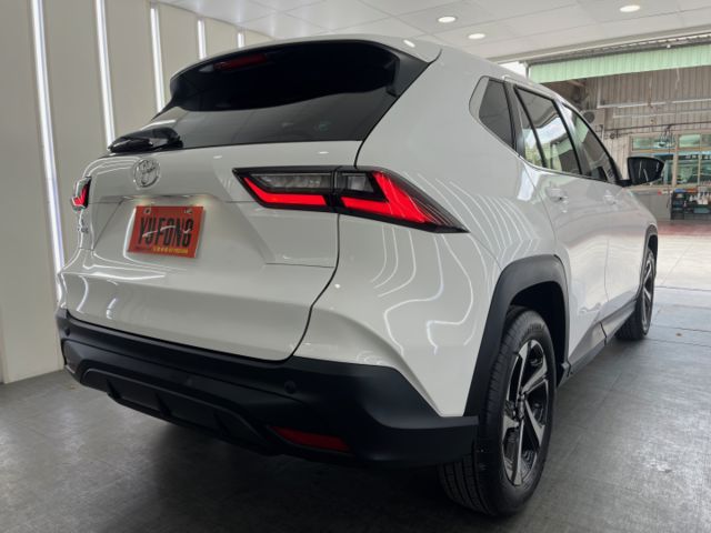 影片賞車✦Yaris Cross 酷動版 里程僅跑1萬多 全車原鈑件 原廠新車四年保固  第5張相片
