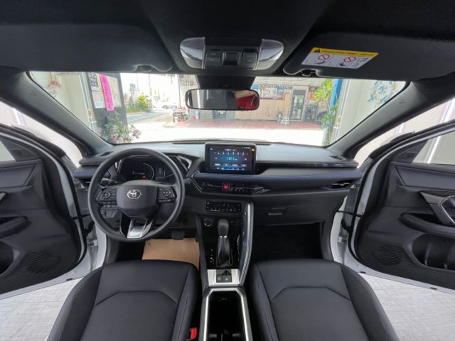 影片賞車✦Yaris Cross 酷動版 里程僅跑1萬多 全車原鈑件 原廠新車四年保固  第12張相片