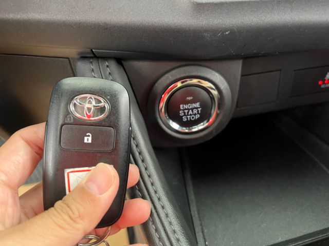 影片賞車✦Yaris Cross 酷動版 里程僅跑1萬多 全車原鈑件 原廠新車四年保固  第15張相片