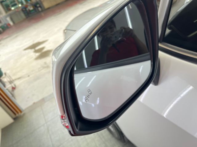 影片賞車✦ 小改款RAV4  里程僅跑1萬多 全車原鈑件 數位儀表.電動椅.Car Play.免鑰匙.電子後視鏡  第6張相片