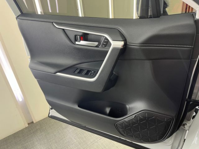 影片賞車✦ 小改款RAV4  里程僅跑1萬多 全車原鈑件 數位儀表.電動椅.Car Play.免鑰匙.電子後視鏡  第7張相片