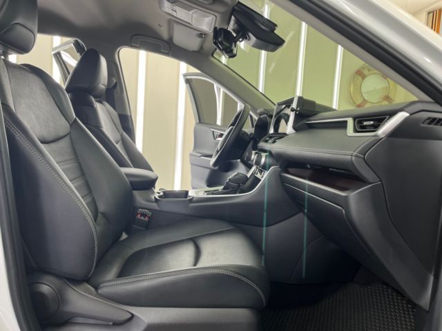 影片賞車✦ 小改款RAV4  里程僅跑1萬多 全車原鈑件 數位儀表.電動椅.Car Play.免鑰匙.電子後視鏡  第11張相片