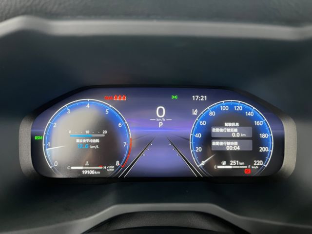 影片賞車✦ 小改款RAV4  里程僅跑1萬多 全車原鈑件 數位儀表.電動椅.Car Play.免鑰匙.電子後視鏡  第14張相片