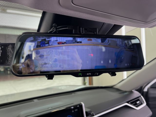影片賞車✦ 小改款RAV4  里程僅跑1萬多 全車原鈑件 數位儀表.電動椅.Car Play.免鑰匙.電子後視鏡  第19張相片