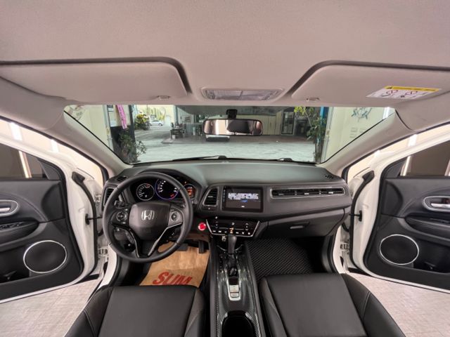 影片賞車✦ HR-V 最頂級S版 里程僅跑3萬多 全車原鈑件 LED尾燈.三模式倒車影像.免鑰匙.快撥.定速.恆溫  第11張相片