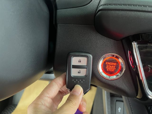 影片賞車✦ HR-V 最頂級S版 里程僅跑3萬多 全車原鈑件 LED尾燈.三模式倒車影像.免鑰匙.快撥.定速.恆溫  第14張相片
