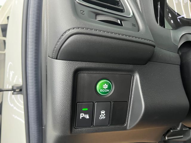影片賞車✦ HR-V 最頂級S版 里程僅跑3萬多 全車原鈑件 LED尾燈.三模式倒車影像.免鑰匙.快撥.定速.恆溫  第15張相片