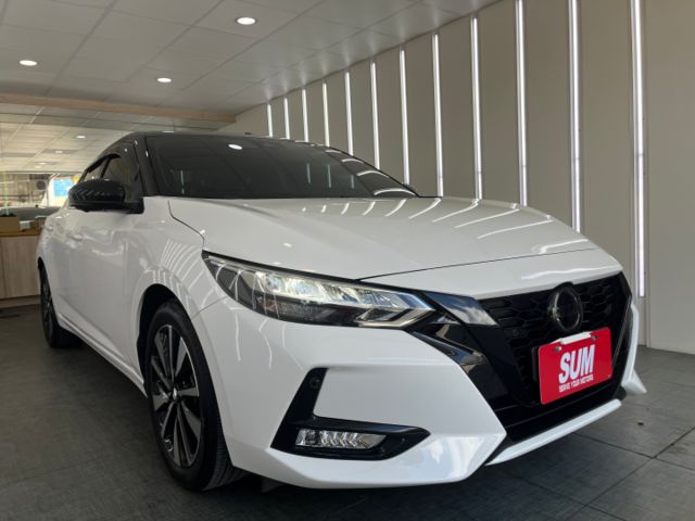 影片賞車✦Super Sentra 尊爵智駕版 里程僅跑1萬多 全車原鈑件 選配黑屋頂.導航.電視...精品買到賺到  第2張相片