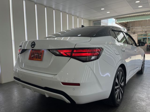 影片賞車✦Super Sentra 尊爵智駕版 里程僅跑1萬多 全車原鈑件 選配黑屋頂.導航.電視...精品買到賺到  第3張相片