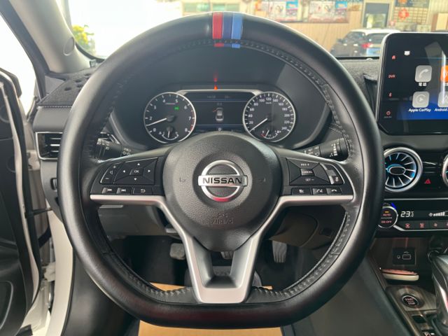 影片賞車✦Super Sentra 尊爵智駕版 里程僅跑1萬多 全車原鈑件 選配黑屋頂.導航.電視...精品買到賺到  第13張相片