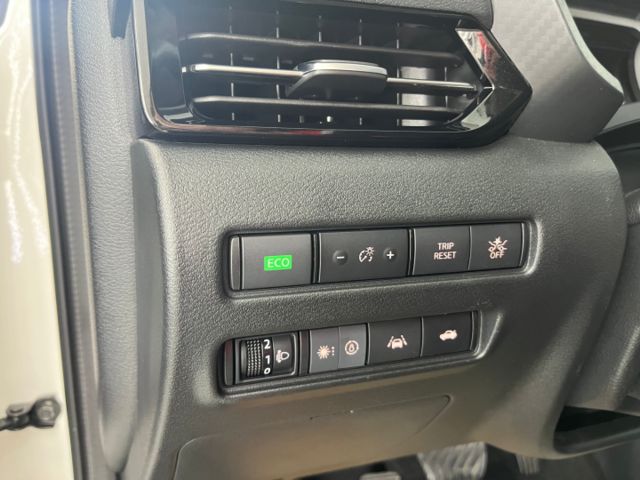 影片賞車✦Super Sentra 尊爵智駕版 里程僅跑1萬多 全車原鈑件 選配黑屋頂.導航.電視...精品買到賺到  第14張相片