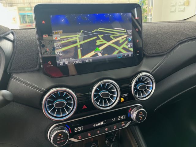 影片賞車✦Super Sentra 尊爵智駕版 里程僅跑1萬多 全車原鈑件 選配黑屋頂.導航.電視...精品買到賺到  第15張相片