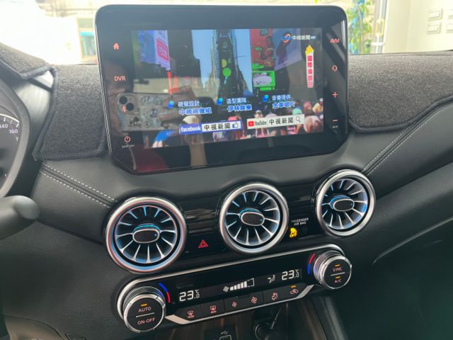影片賞車✦Super Sentra 尊爵智駕版 里程僅跑1萬多 全車原鈑件 選配黑屋頂.導航.電視...精品買到賺到  第16張相片